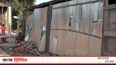 কিশোরগঞ্জে তার বাড়িতে হামলার ঘটনা ঘটে