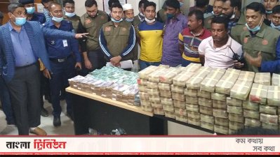 গোয়েন্দা পুলিশের হাতে ধরা পড়ে এই ইয়াবা কারবারি