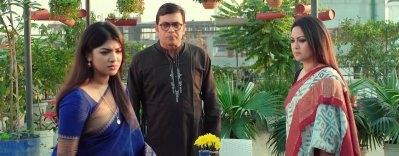 একটি দৃশ্যে সারিকা, মিলন ও রিচি