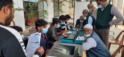 কুড়িগ্রামে টিকা নিতে অন স্পট রেজিস্ট্রেশন চলছে