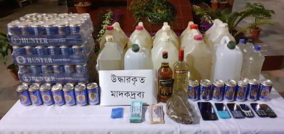 নদীতে জুয়ার আসর: বিপুল মাদকসহ লঞ্চ জব্দ, গ্রেফতার ৯৬