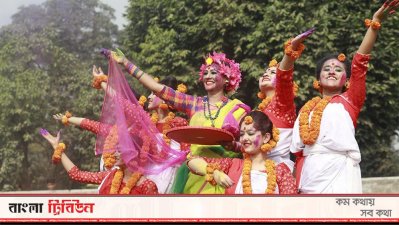 বসন্ত উৎসবে তরুণীরা