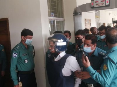 আদালতে আসামিরা