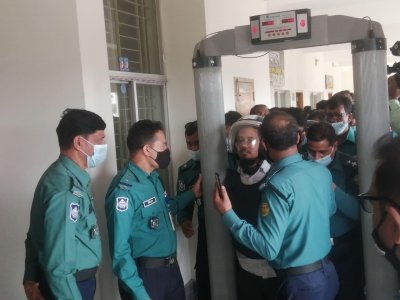 আদালতে আসামিরা