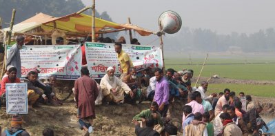 আশুড়ার বিলে আন্দোলনরত কৃষক ও তাদের পরিবারের সদস্যরা