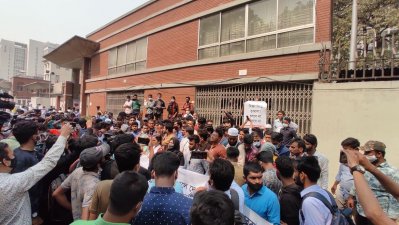 সচিবালয়ের গেটে সমাবেশ করলেন নুর