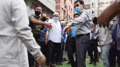 লক্ষ্মীবাজারে নতুন খেলার মাঠ উদ্বোধন করেন মেয়র শেখ ফজলে নূর তাপস