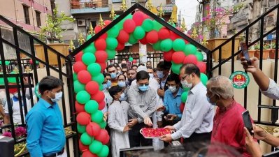 লক্ষ্মীবাজারে নতুন খেলার মাঠ উদ্বোধন করেন মেয়র শেখ ফজলে নূর তাপস