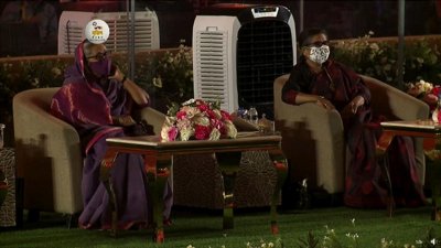 অনুষ্ঠানে উপস্থিত ছিলেন প্রধানমন্ত্রী শেখ হাসিনা ও তার ছোট বোন শেখ রেহানা