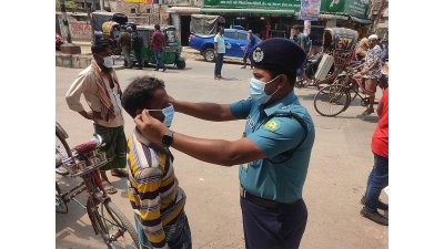 মাস্ক পরতে অনীহা, তৃতীয় দিনের মতো রাস্তায় পুলিশ
