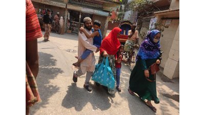 মাস্ক পরতে অনীহা, তৃতীয় দিনের মতো রাস্তায় পুলিশ