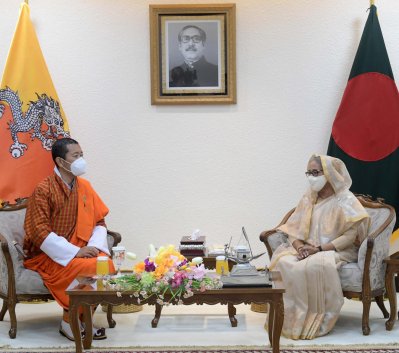 প্রধানমন্ত্রী শেখ হাসিনার সঙ্গে সাক্ষাৎ করেন ভুটানের প্রধানমন্ত্রী লোটে শেরিং