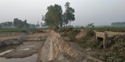ভেকু দিয়ে নির্বিচারে মাটি কাটা হচ্ছে