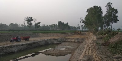 ভেকু দিয়ে নির্বিচারে মাটি কাটা হচ্ছে