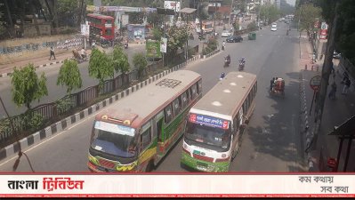 রাজধানীতে চলছে গণপরিবহন