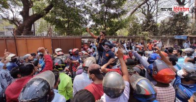মোটর সাইকেল চালকদের বিক্ষোভ