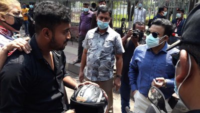 সড়কে আইনশৃঙ্খলা বাহিনী ছিল কঠোর অবস্থানে