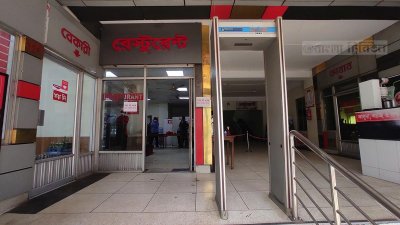 লকডাউনে রেস্টুরেন্টে বসে খাওয়া বন্ধ