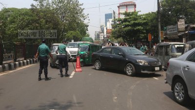 লকডাউনে হযবরল রাজধানী (ফটো স্টোরি)