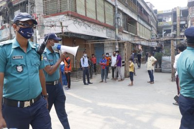 রাজশাহী নগরীর প্রবেশপথে শক্ত অবস্থানে আইনশৃঙ্খলা বাহিনী