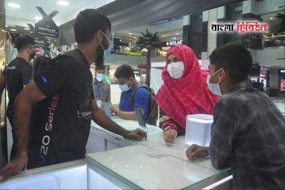বড় শপিং মলগুলোতে লোকজন কম