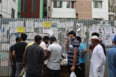 স্বাস্থ্য বিধি মেনে সরগরম ইফতার বাজার