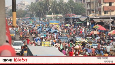 যাত্রাবাড়ীর মাছের আড়তে মানুষের ভিড়