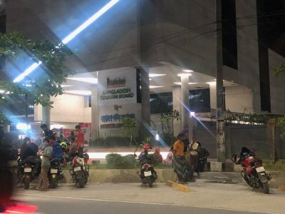 ওরা আদেশ অমান্য করে রাতে কী করে?