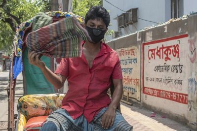 ভ্যাপসা গরমে অতিষ্ঠ জনজীবন