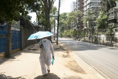 ভ্যাপসা গরমে অতিষ্ঠ জনজীবন