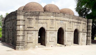 পাঁচ টাকার নোটে আছে যে মসজিদ
