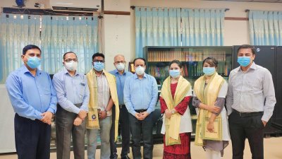 ঢাকা মেডিক্যাল কলেজের অধ্যক্ষ অধ্যাপক ডা. টিটো মিঞার সঙ্গে ডা. চন্দন, ডা. আনিকা ও ডা. কৃপা বিশ্বাস