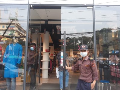 ‘নো মাস্ক নো সার্ভিস’ নিয়ে তামাশা