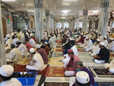 সারাদেশে ঈদ উদযাপন, করোনামুক্তিতে বিশেষ দোয়া