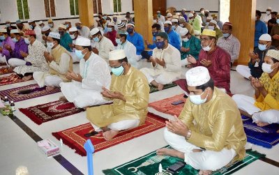সারাদেশে ঈদ উদযাপন, করোনামুক্তিতে বিশেষ দোয়া
