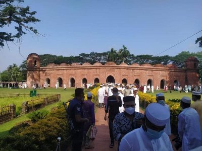 সারাদেশে ঈদ উদযাপন, করোনামুক্তিতে বিশেষ দোয়া