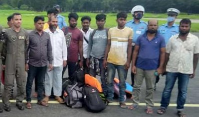 ডুবে যাওয়া জাহাজের ১২ নাবিককে উদ্ধার করলো বিমান বাহিনী