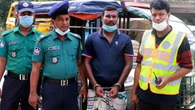 আটক অটোরিকশাচালক আনোয়ার হোসেন