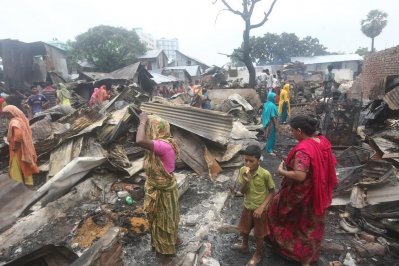 মাথা গোঁজার ঠাঁই হারিয়ে নির্বিকার বস্তিবাসী