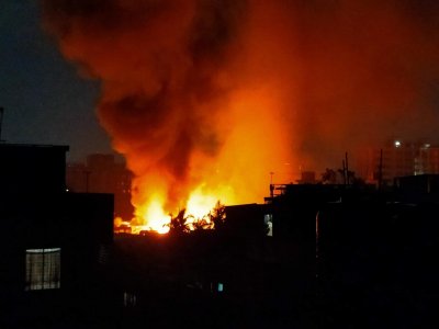খেটে খাওয়া ক্লান্ত মানুষের ঘুম ও ঘর কেড়ে নিলো আগুন