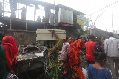 মাথা গোঁজার ঠাঁই হারিয়ে নির্বিকার বস্তিবাসী