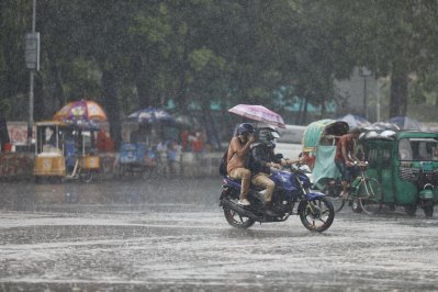 রাজধানীতে বৃষ্টি। ছবি: নাসিরুল ইসলাম