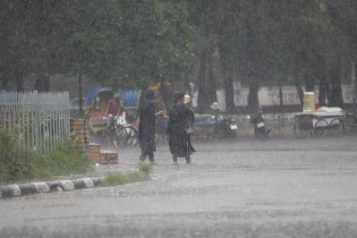 রাজধানীতে বৃষ্টি। ছবি: নাসিরুল ইসলাম