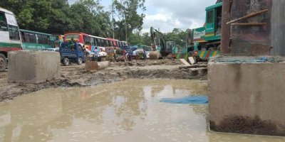 বৃষ্টির পানিতে ডুবলো গর্ত, মহাসড়কে মহাদুর্ভোগ