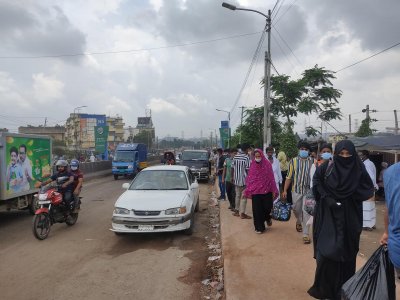 গ্রামে ফিরছে মানুষ