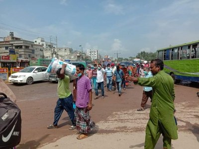 দূরপাল্লার বাস বন্ধ থাকলেও সমানতালে চলছে যাওয়া-আসা