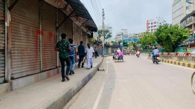 হেঁটেই অফিসে যাচ্ছেন কেউ কেউ