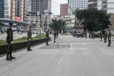 লকডাউন বাস্তবায়নে তৎপর সেনাবাহিনী