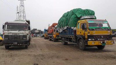 পাল্টে গেছে শিমুলিয়া ঘাটের চিত্র, যাত্রীহীন যান নিয়ে পার হচ্ছে ফেরি