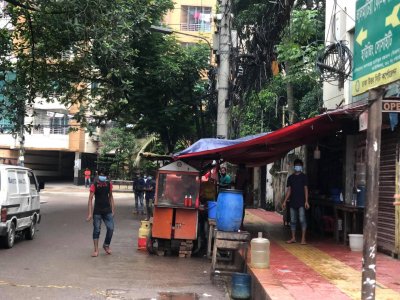সারাদিন চোর-পুলিশ খেলেছেন পাড়ার দোকানিরা